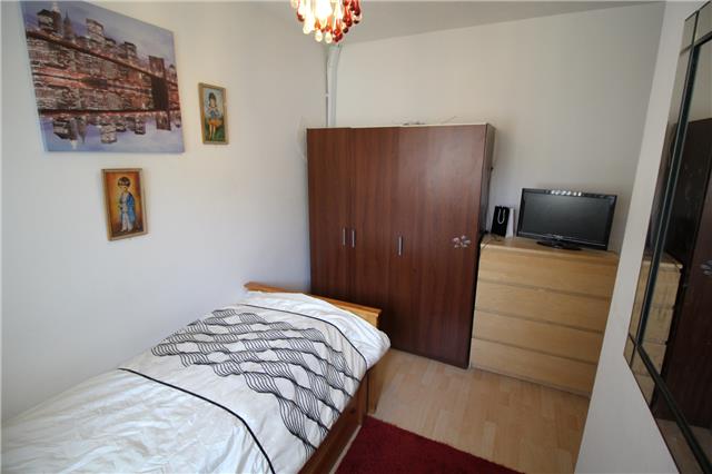  Image of 3 bedroom Semi-Detached Bungalow for sale in Sunny Bank London SE25 at Sunny Bank, London, SE25